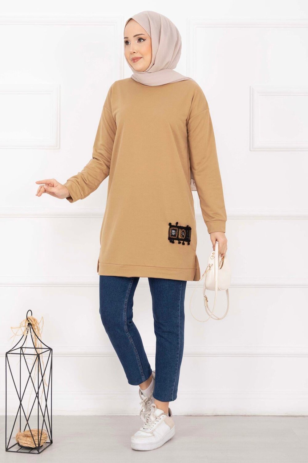 Taş İşlemeli Ponponlu Tesettür Tunik Camel