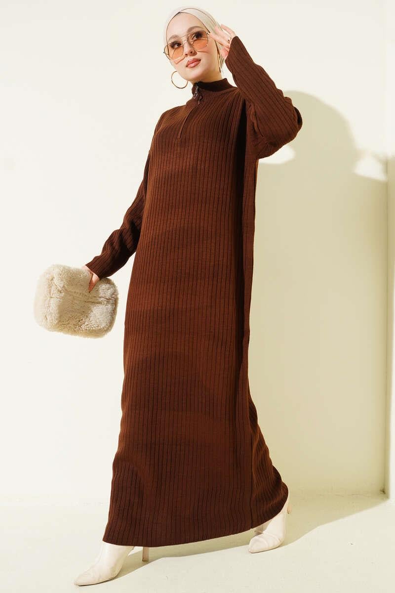 Yarım Fermuarlı Dik Fitilli Triko Elbise Kahve