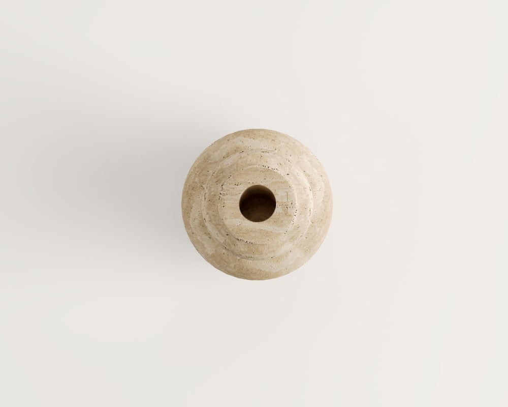 Ruby-Vase en travertin