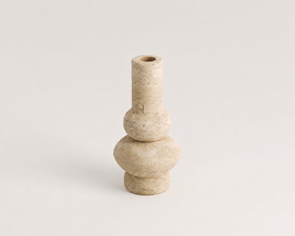 Ruby-Vase en travertin