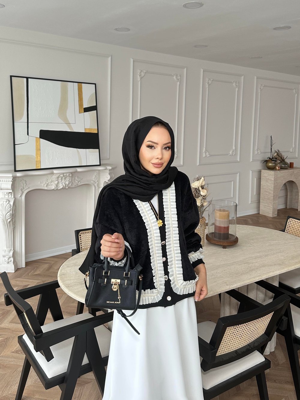 Fırfır Detaylı Peluş Hırka Siyah