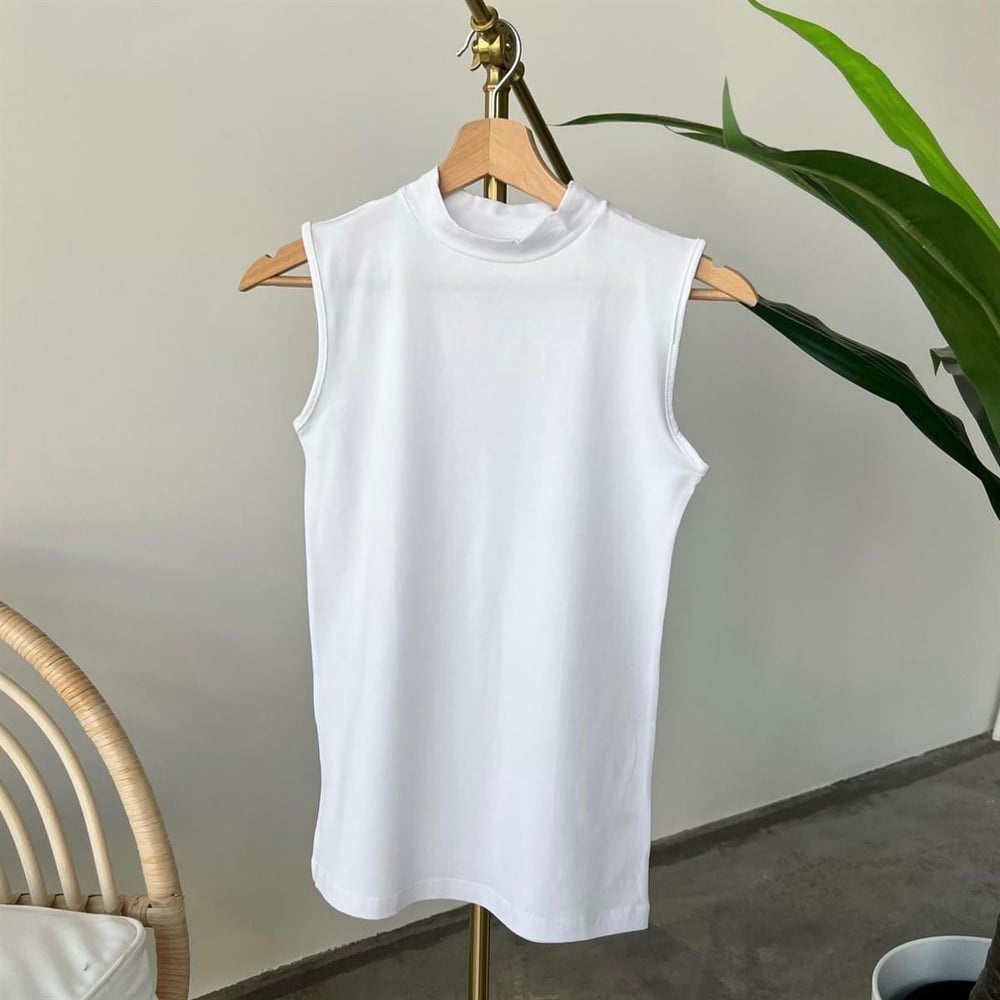 Short Spinning White