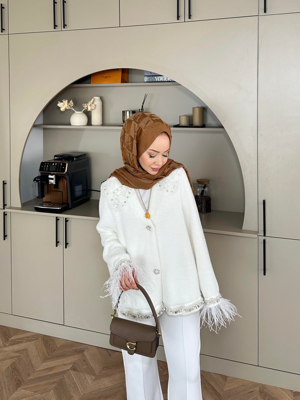 Taş Detaylı Kolu Tüylü Hırka/Ceket Ekru