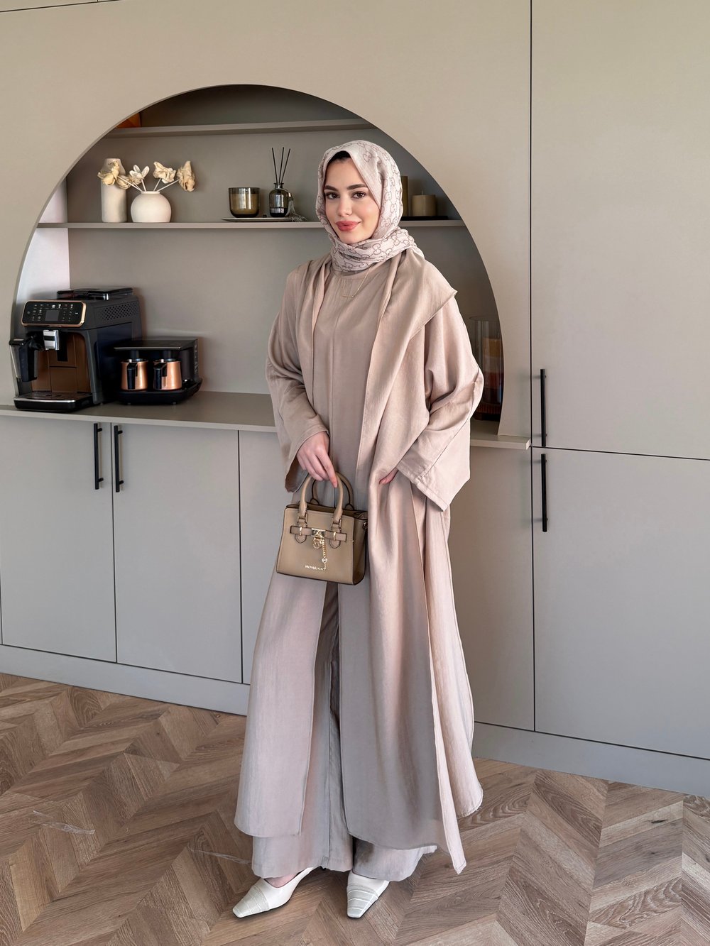 Zyra Omuz Şallı Yırtmaçlı Takım Vizon (2361)