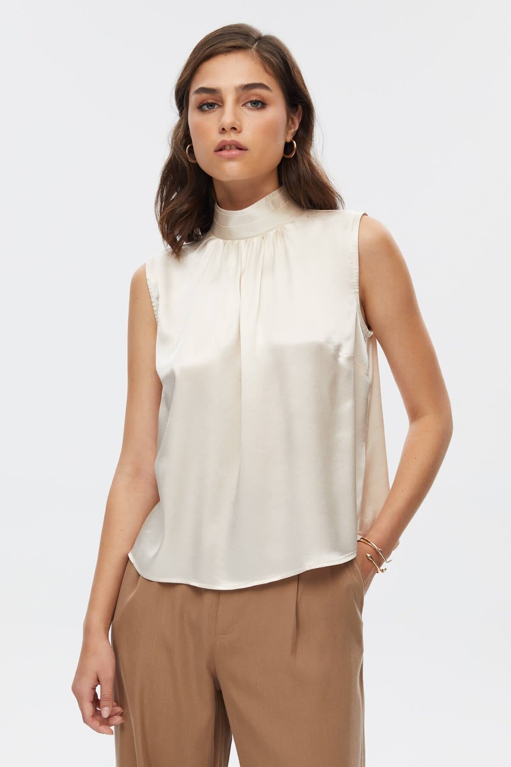 Krem Drape Yaka Saten Kolsuz Bluz