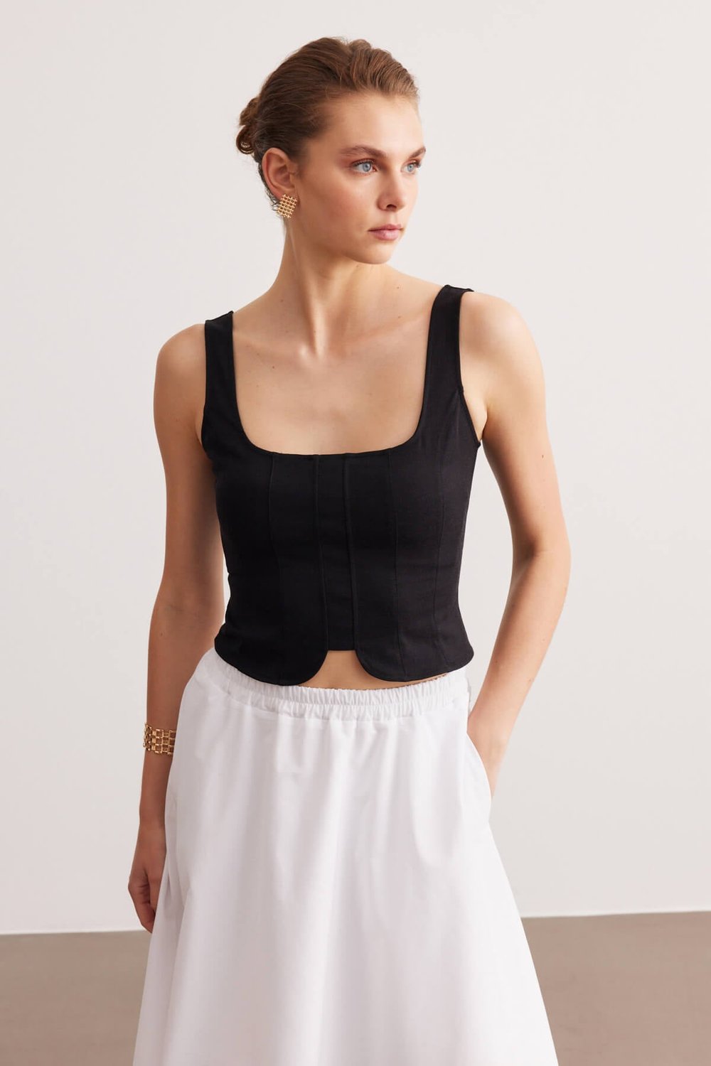 Siyah Dekolteli Crop Bluz