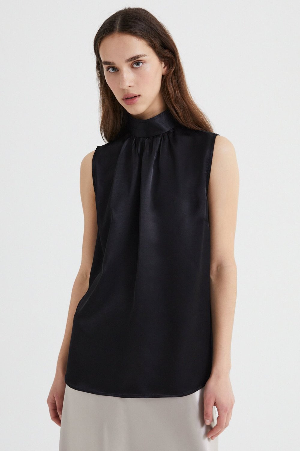 Siyah Drape Yaka Kolsuz Saten Bluz