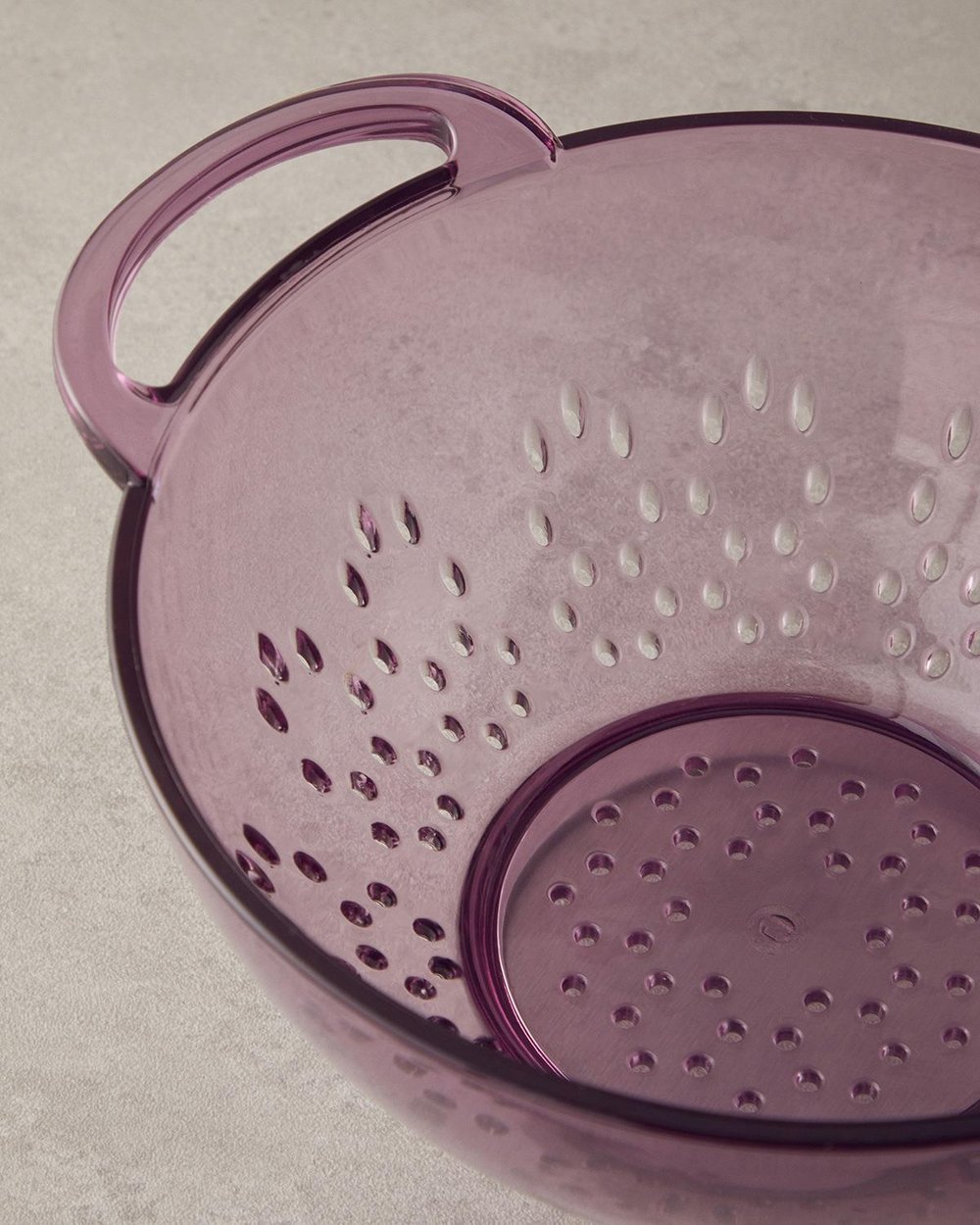 Axel Acrylic Strainer 23.5 cm Damson