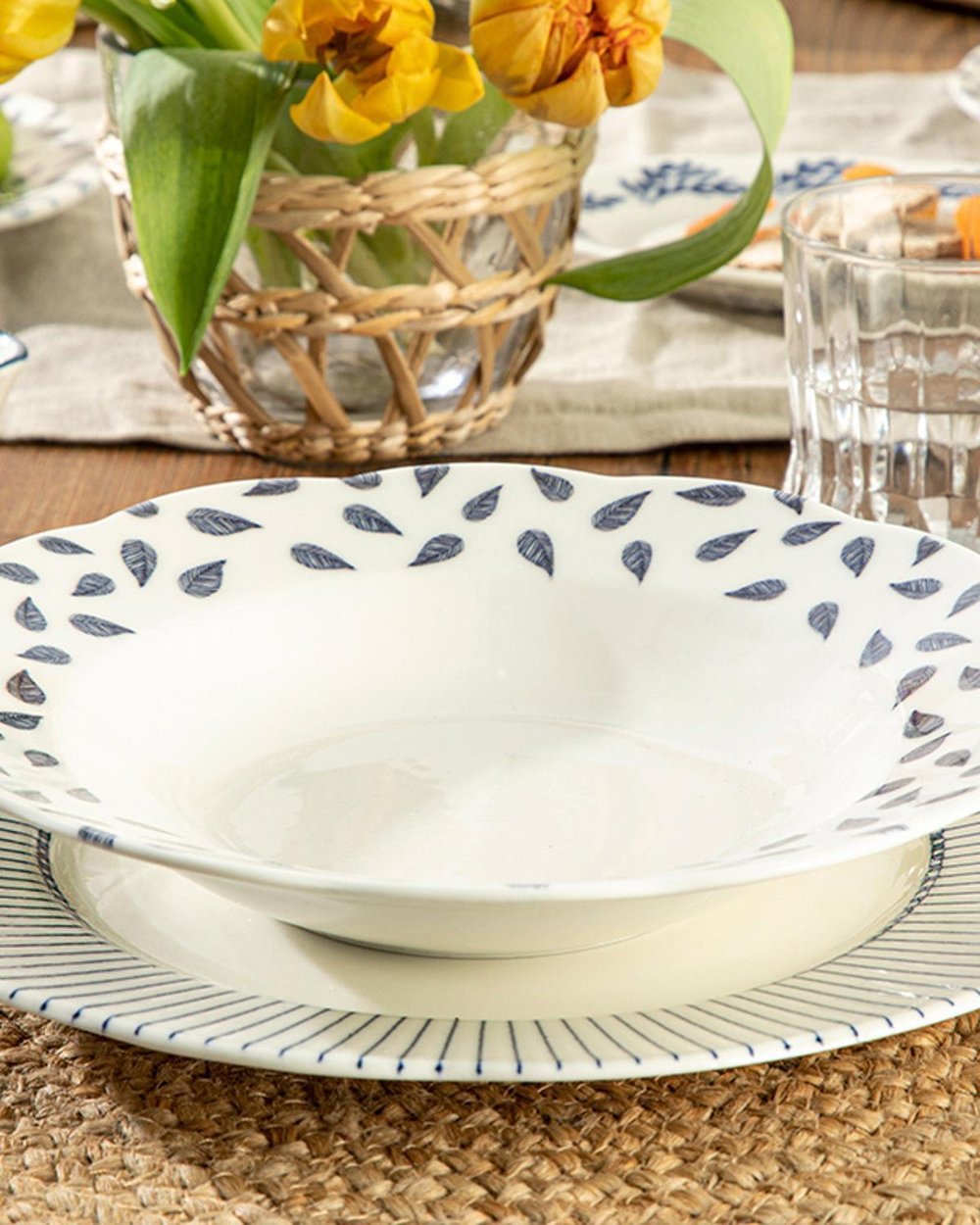 Clover Leaf Porcelain Dinner Plate 23 cm White-Blue