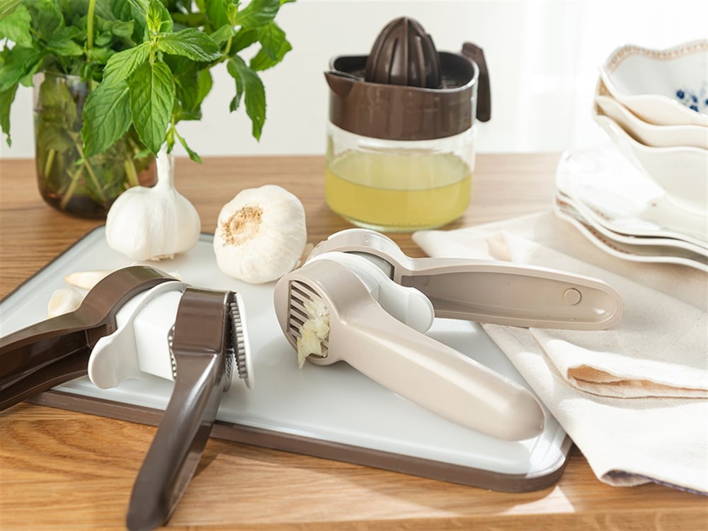 Lily Plastic Garlic Press 16,5 cm Brown