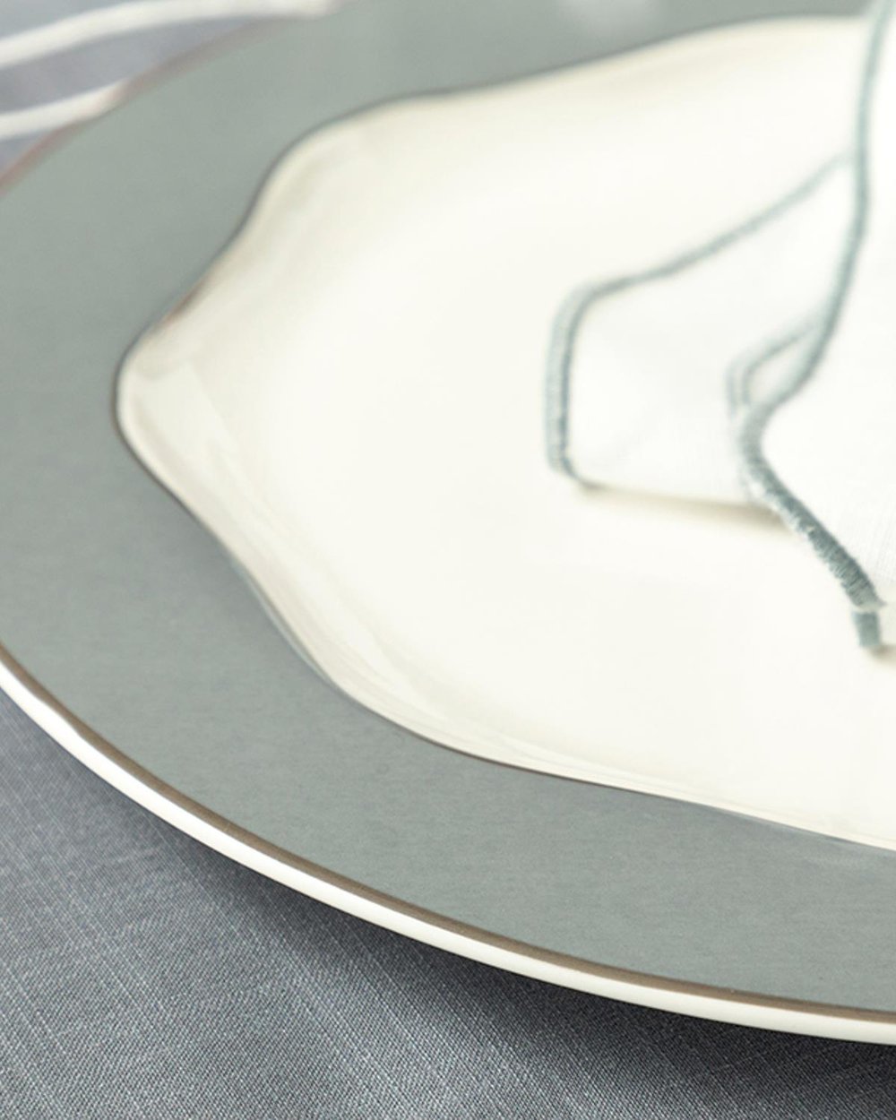 Grace New Bone Service Plate 27 cm White-Gray