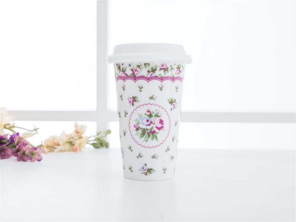 Iarna a crescut  Bonetă China Cană De Călătorie 300 Ml Roz