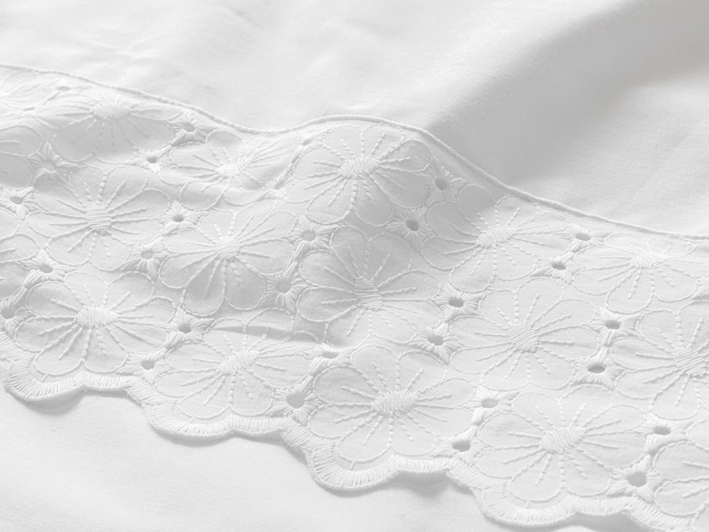  Lenjerie de pat completă, king size, Laris, Bumbac Satinat Cu broderie, 240x260 cm/ 260x280 cm/ 50x70 cm, Alb