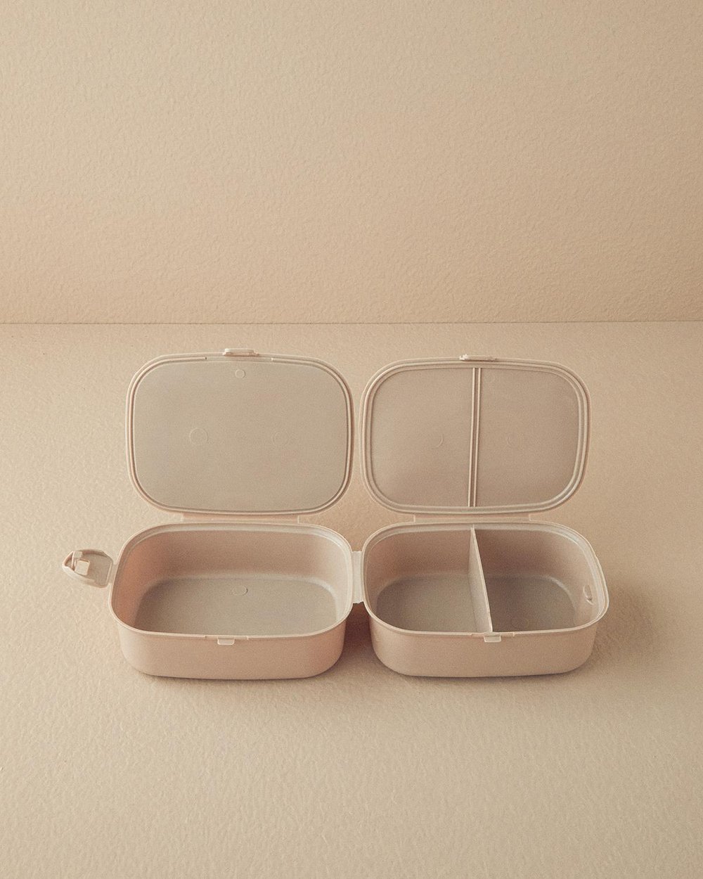 Lunch Box cu 3 compartimente, Trendy, plastic, 15x10 cm, bej închis