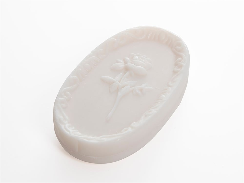 Magie neagră Cu Motiv De Trandafiri Săpun 110 gr Alb