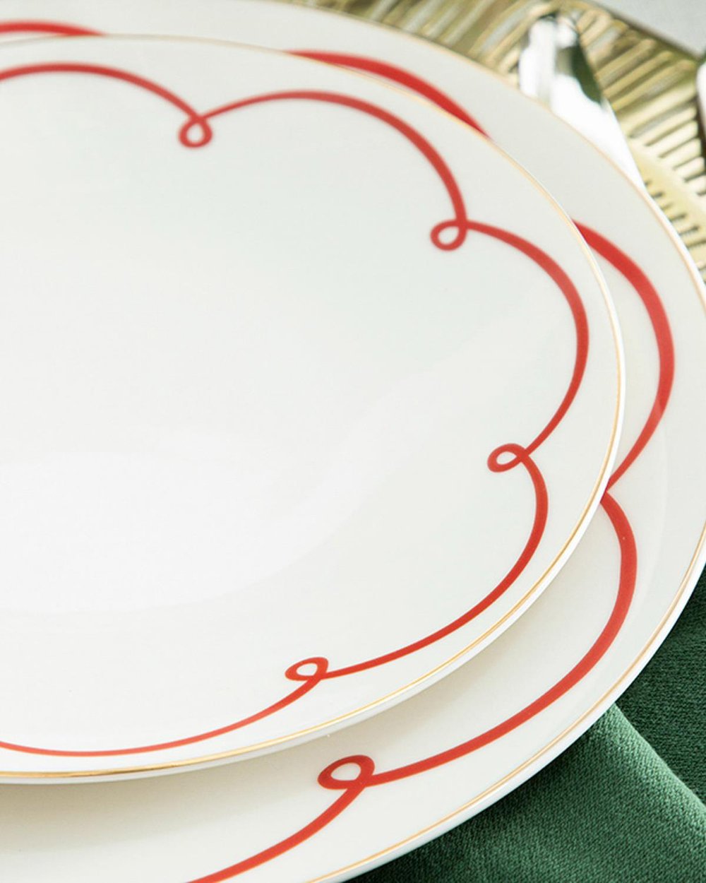 Modernity bone porcelain Cake Plate 20 cm Red