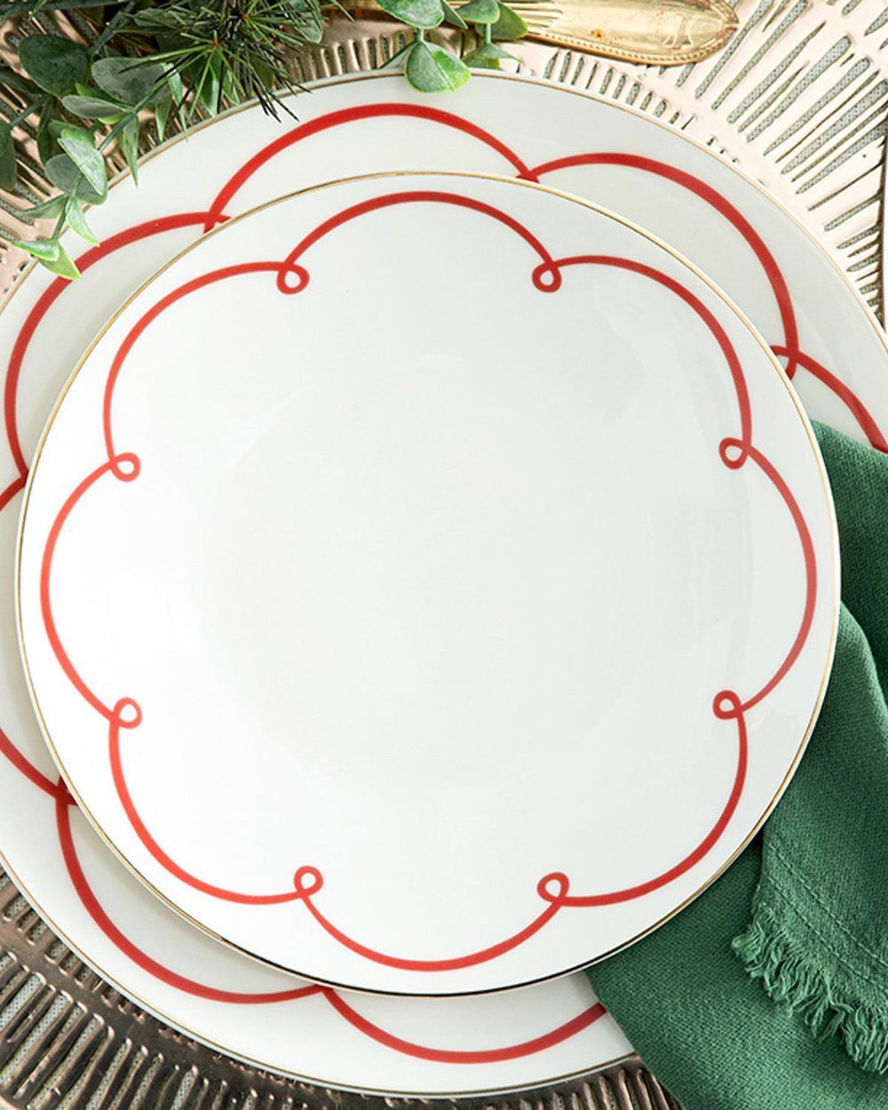 Modernity bone porcelain Cake Plate 20 cm Red