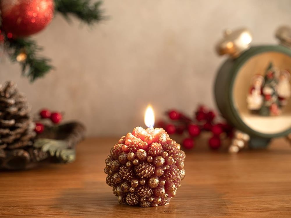 Pinecone Ball Candle 6,6x6,6x6,7 cm Claret Red