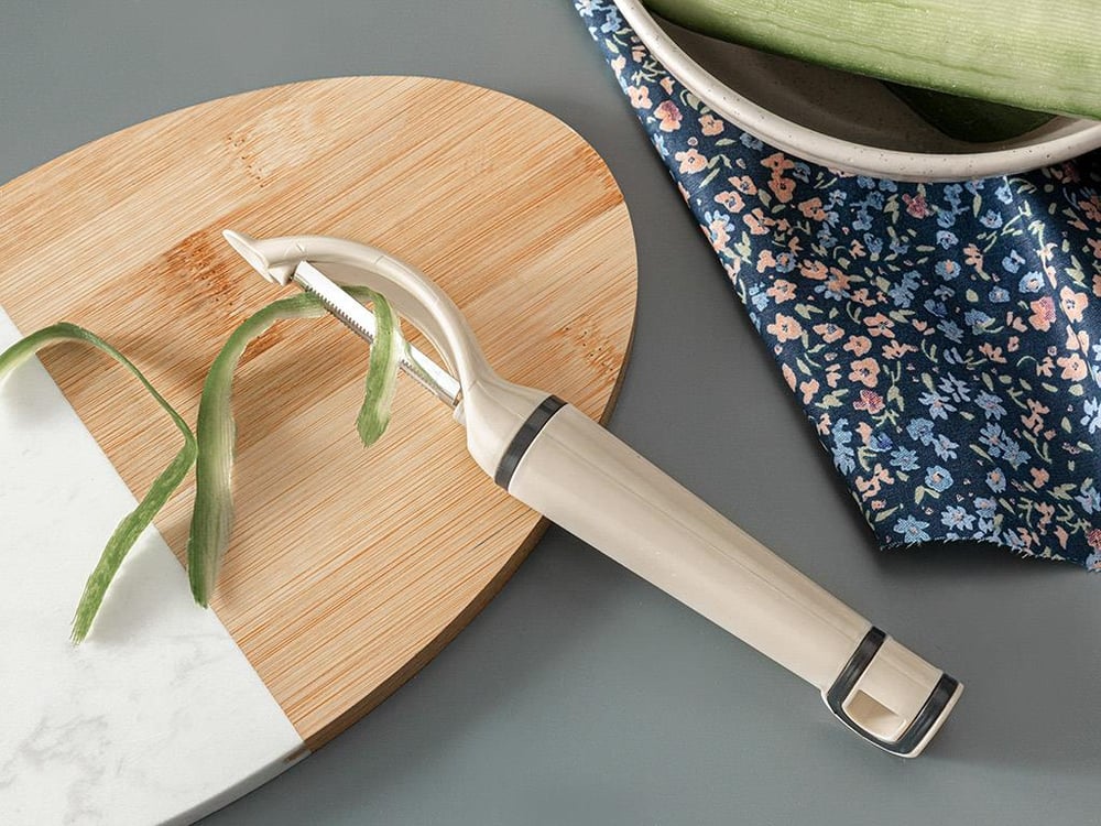 Pupa Plastic Peeler 25 cm Beige