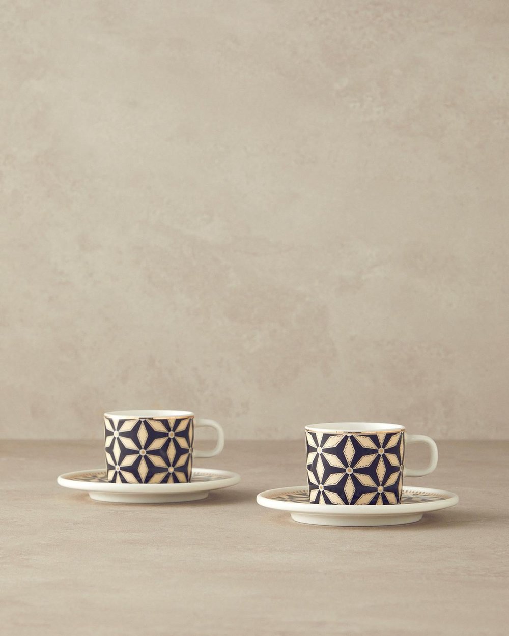 Set 2 cesti de cafea cu farfurioara, Modern Sense, portelan, 90 ml, negru
