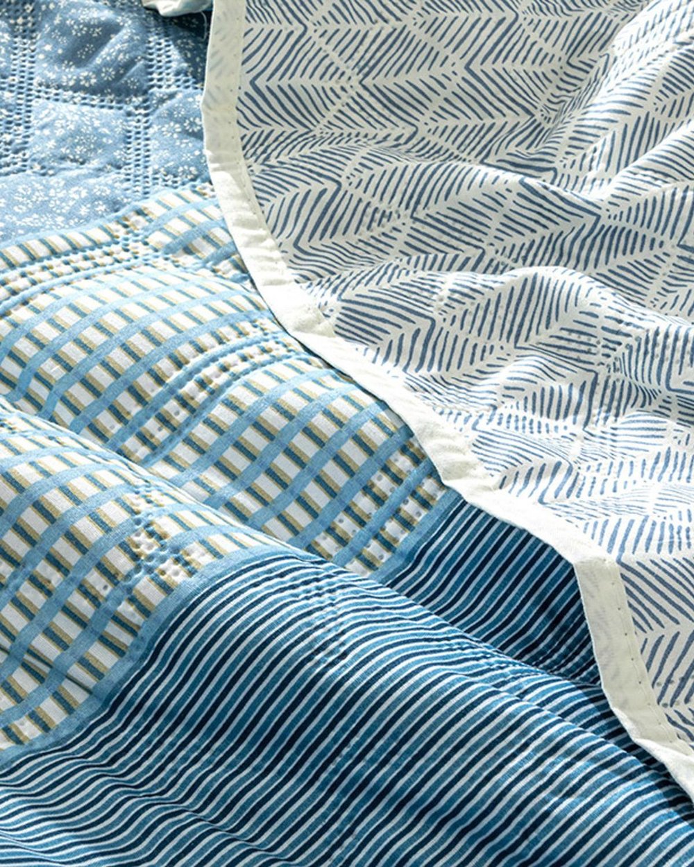Set cuvertură pat cu față de pernă, pentru o persoană, Patchy Stripe, poliester, 160x220 cm, bleu