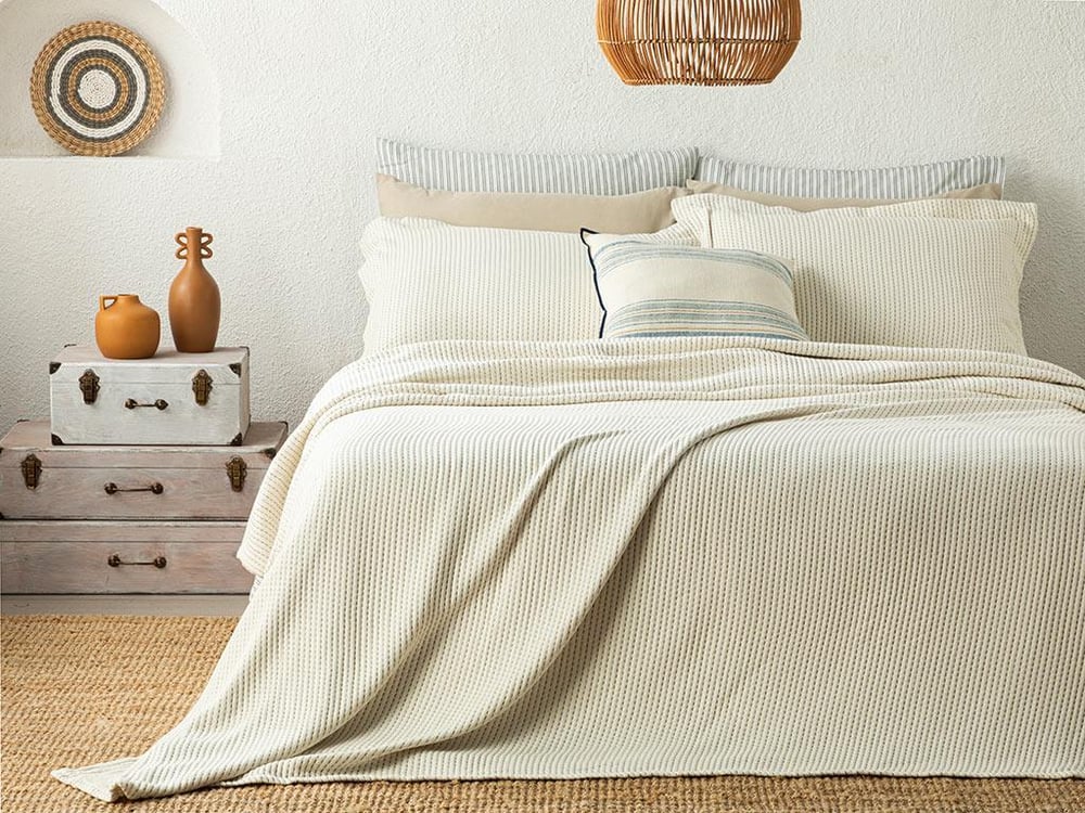 Set cuvertură pat cu fețe de pernă, King size, Line Sequence, bumbac-poliester, 240x260 cm, crem