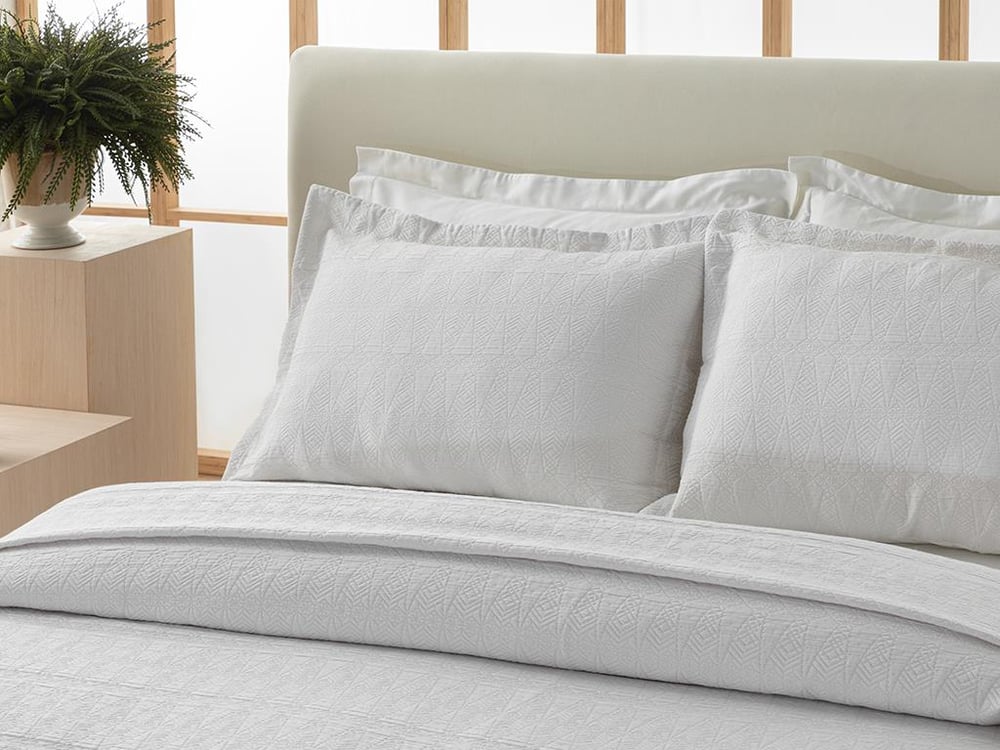 Set cuvertură pat cu fețe de pernă, King size, Triangle, jacquard-bumbac-poliester, 280x250 cm, alb