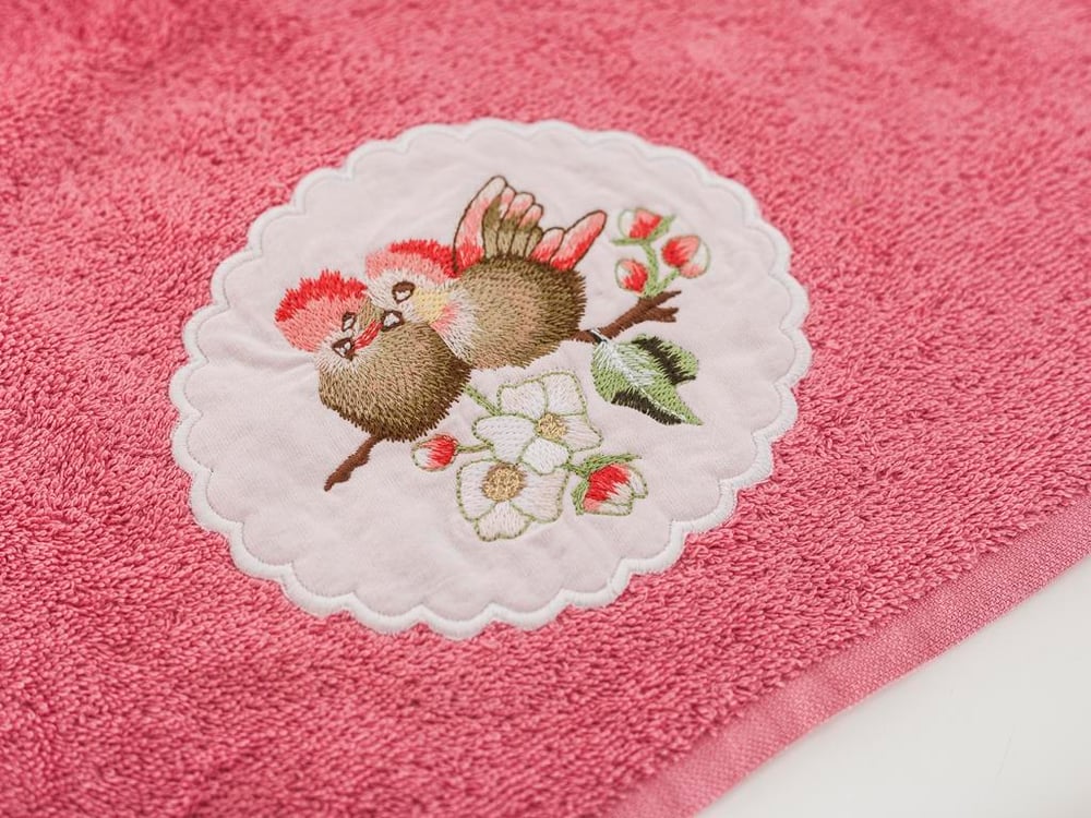 Cute Birds ХАВЛИЯ ЗА ЛИЦЕ Бродирани 50x90 cm DarkPink