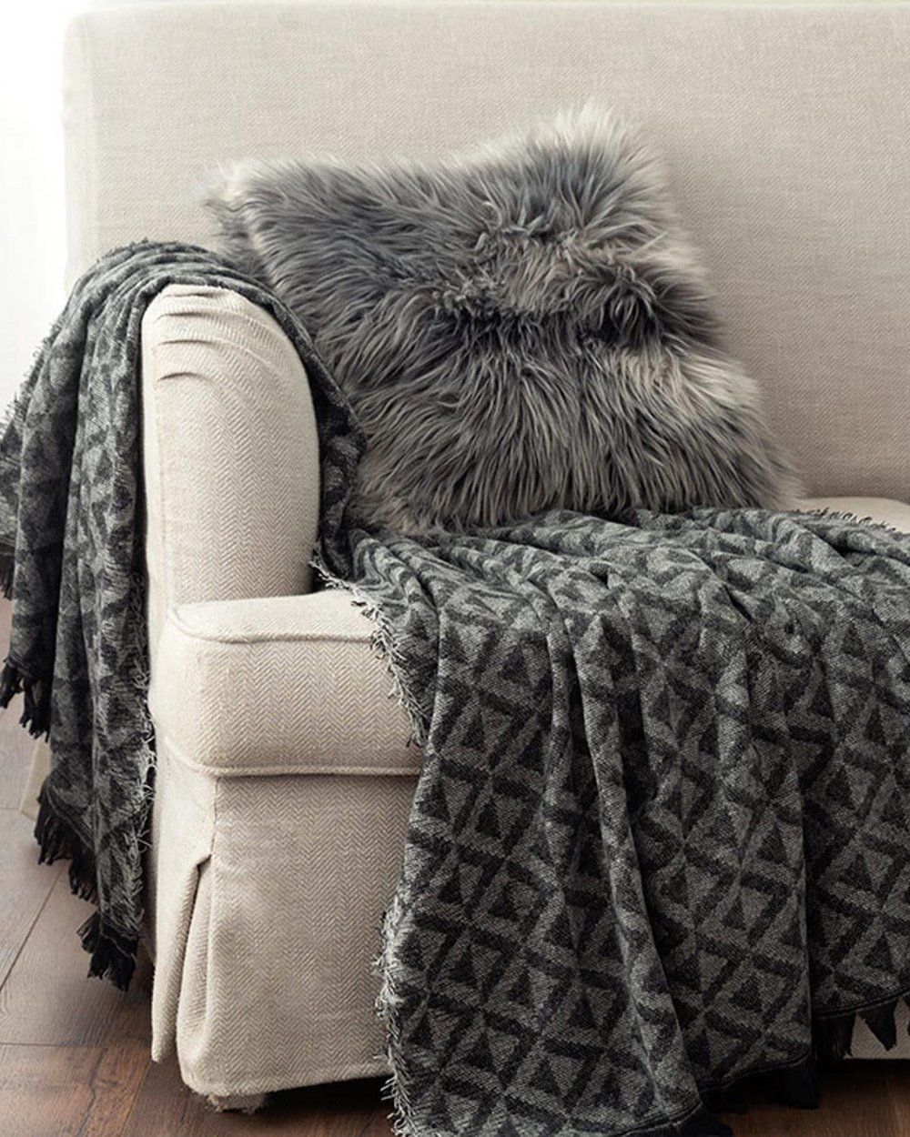 Dark Mono Acrylic Sofa Throw 130x170 cm Black - Gray