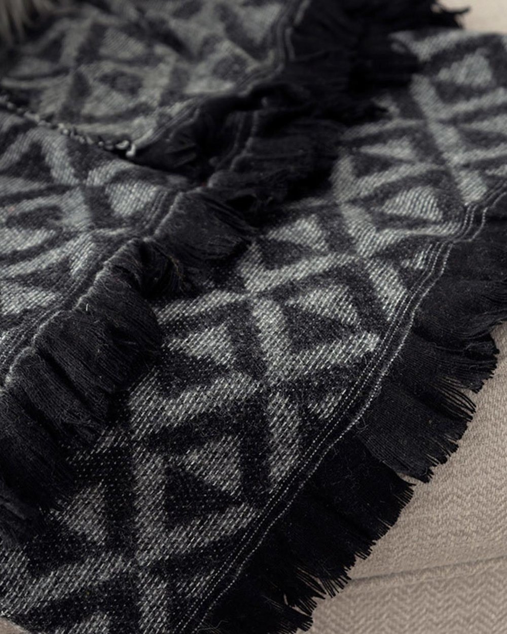 Dark Mono Acrylic Sofa Throw 130x170 cm Black - Gray