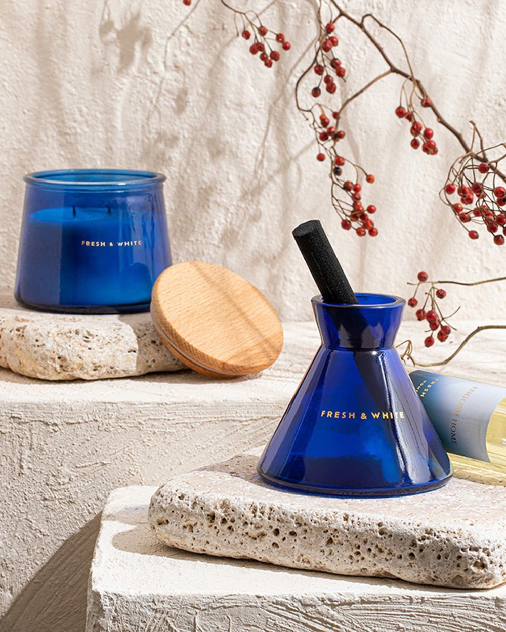 Fresh & White Scented Candle 270 g Dark Blue