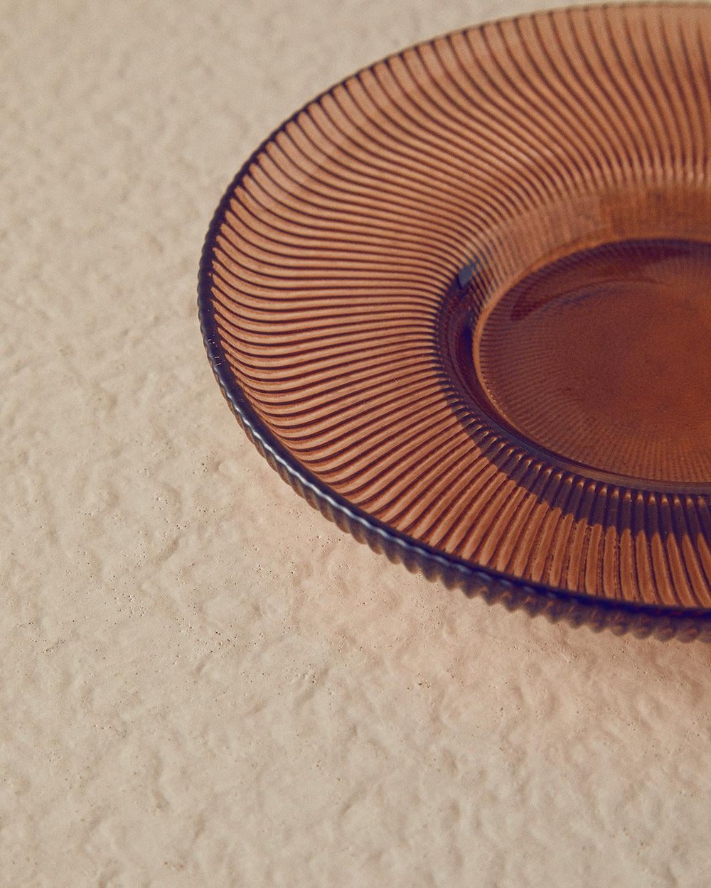 Luke Glass Tea Plate 12 cm Brown.
