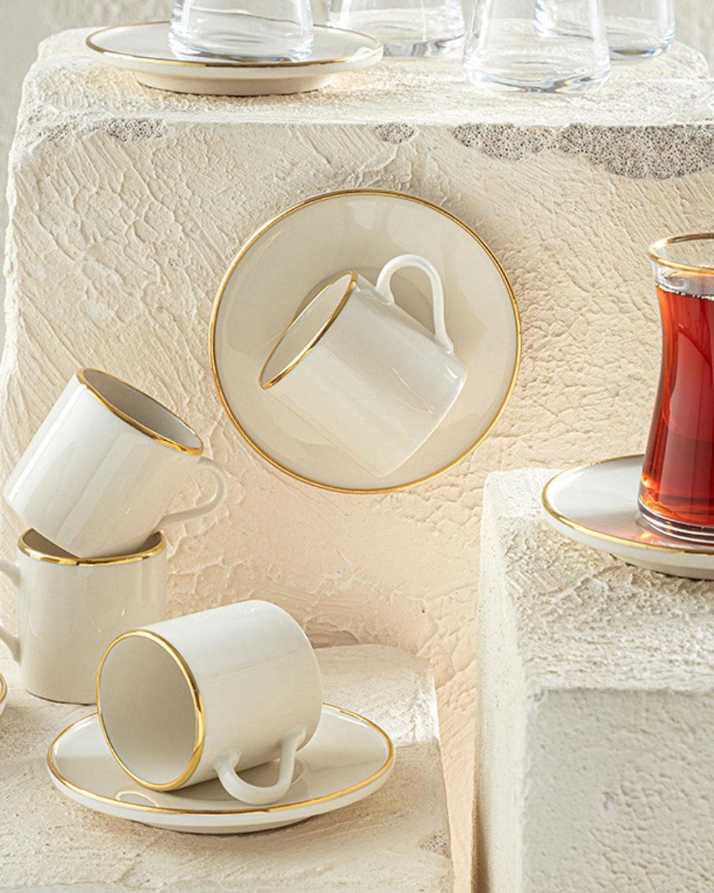 Novia Porcelain 6 Person-18 Pcs Tea-Coffee Set 80-160 ml Gold