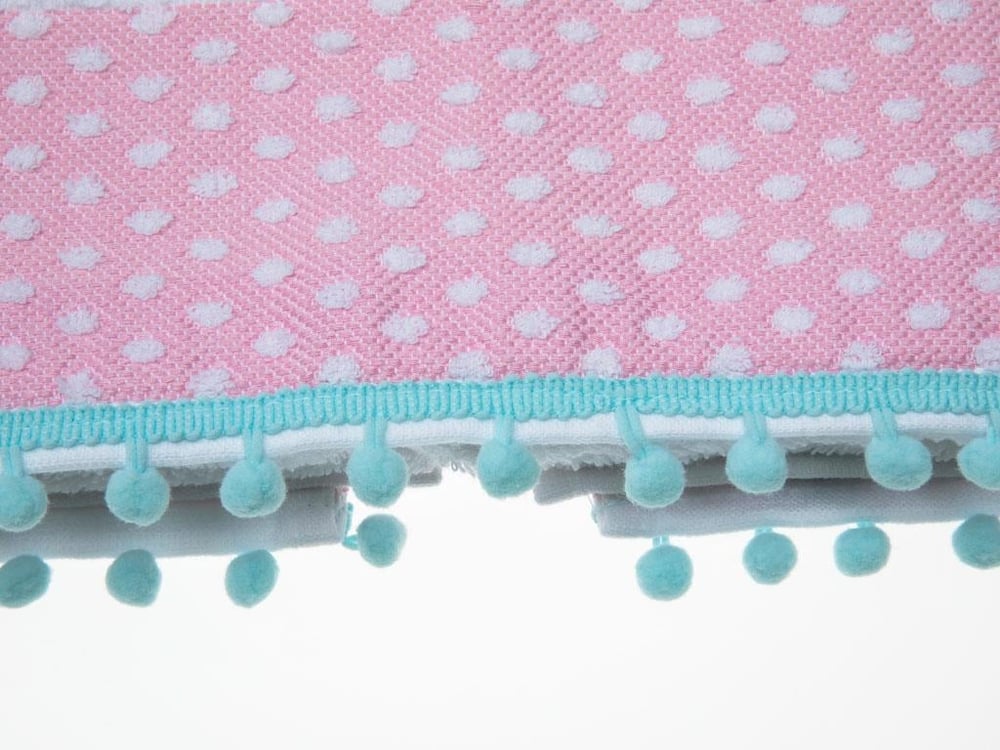 Polka Dot ХАВЛИЯ ЗА ЛИЦЕ С помпони Жакардов 50x80 cm Pink