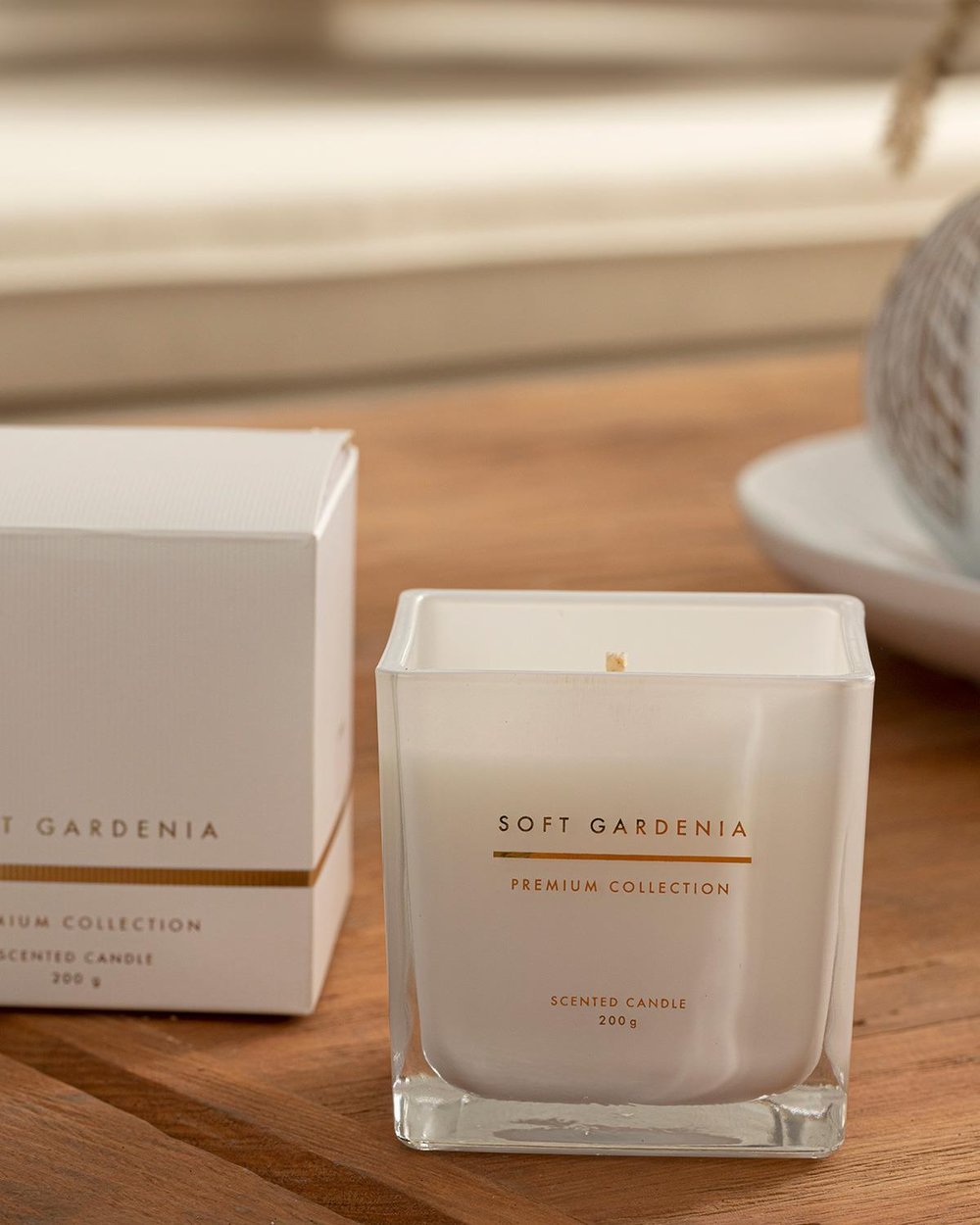 Soft Gardenia Scented Candle 200 gr Gold