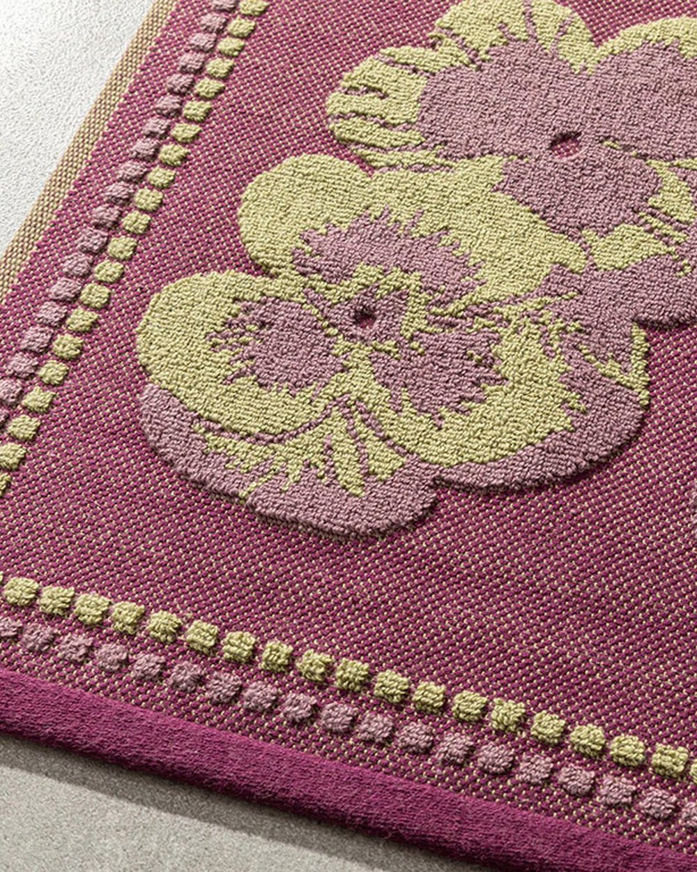 Violet Кърпа За Крака Жакардов с багрени нишки 50x70 см Виолетов..