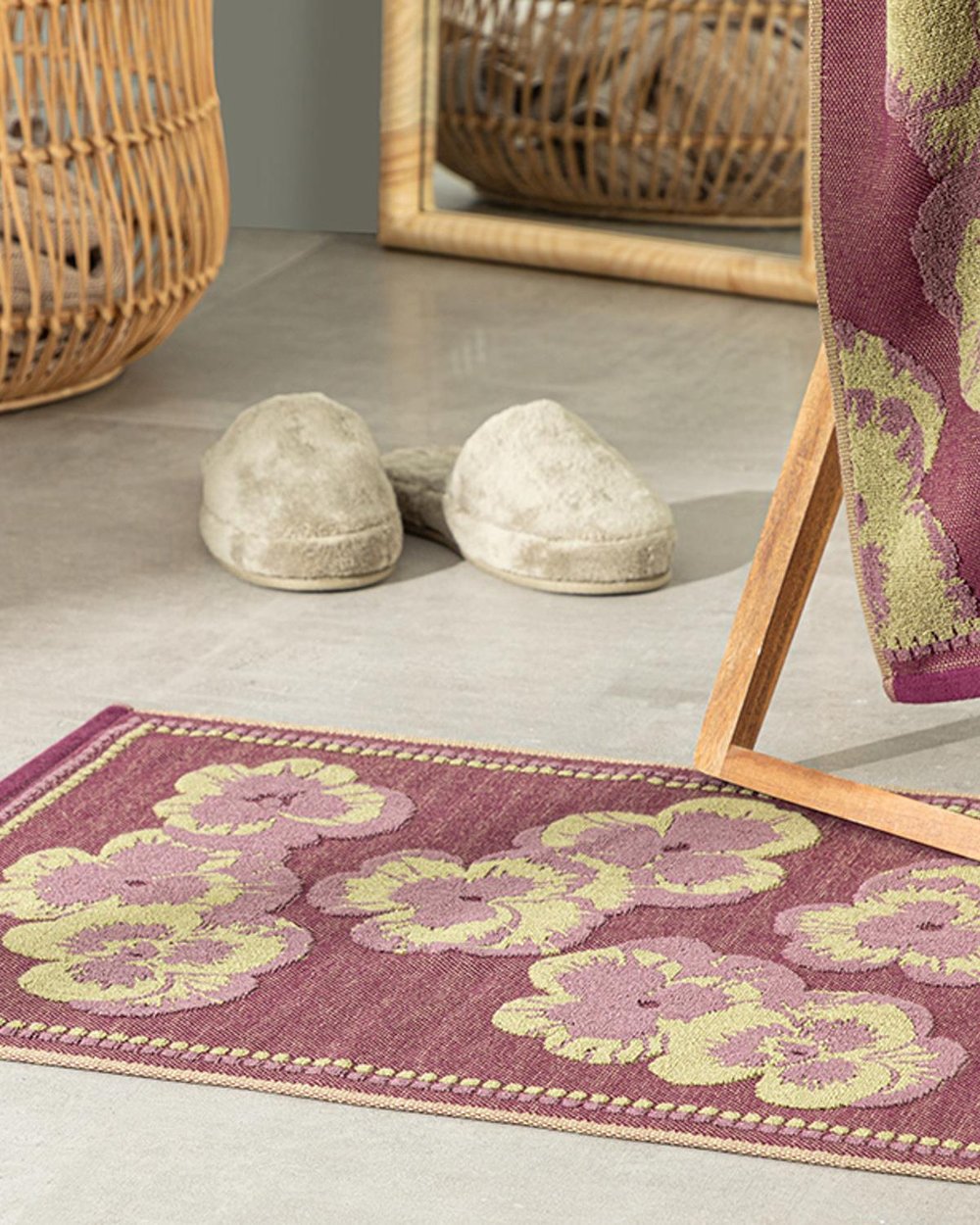 Violet Кърпа За Крака Жакардов с багрени нишки 50x70 см Виолетов..