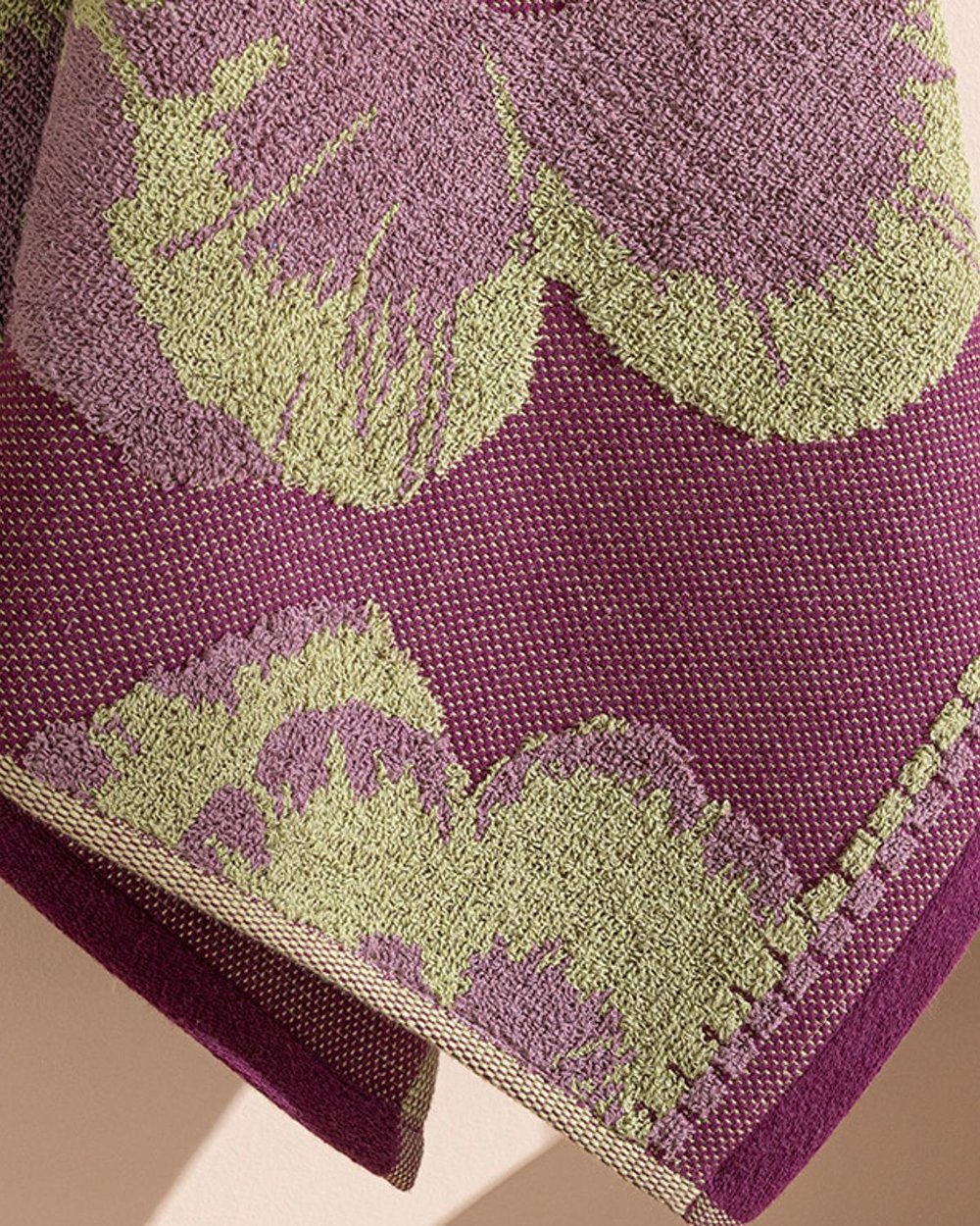 Violet Кърпа За Лице Жакардов с багрени нишки 50x80 см Виолетов..
