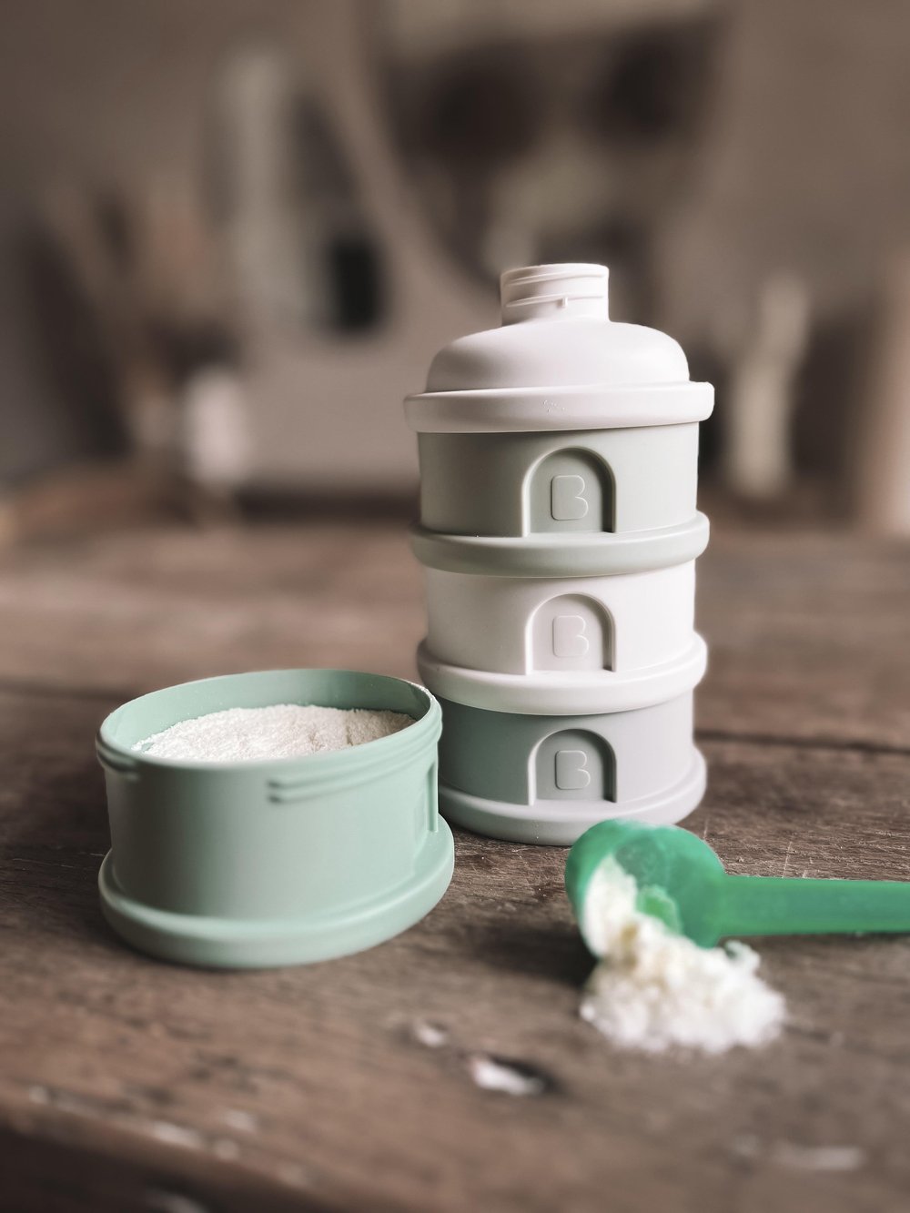 4 Katmanlı süt tozu kutusu ve atıştırmalık kabı (Cotton White/Sage Green)