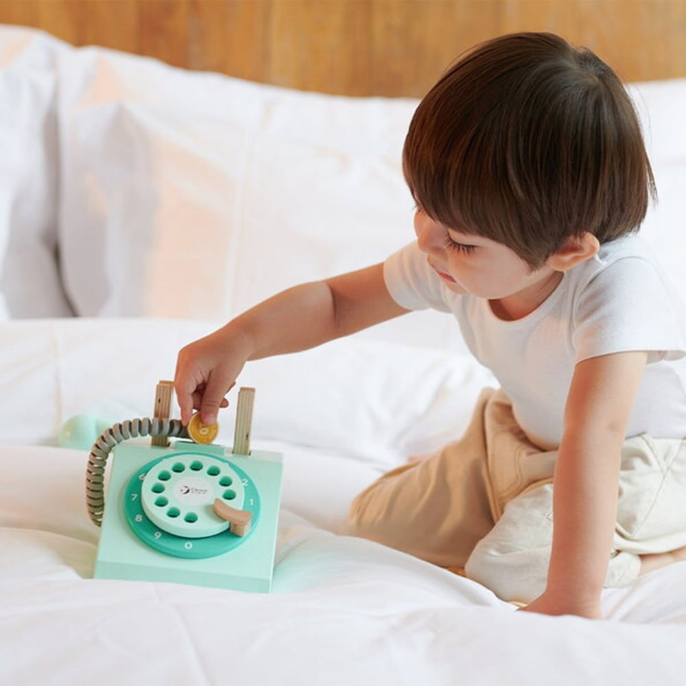 Classic World Ahşap Oyuncak Telefon