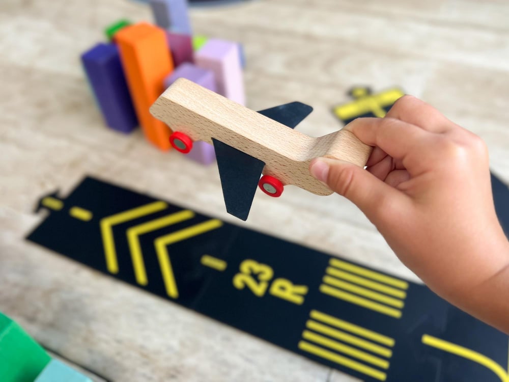 Waytoplay - Runway - 9 Parça (1 Uçak + 8 Yol)