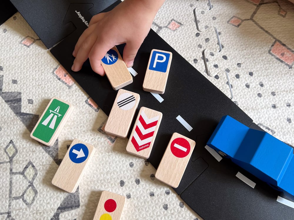 Waytoplay - Roadblocks Set Traffic Signs