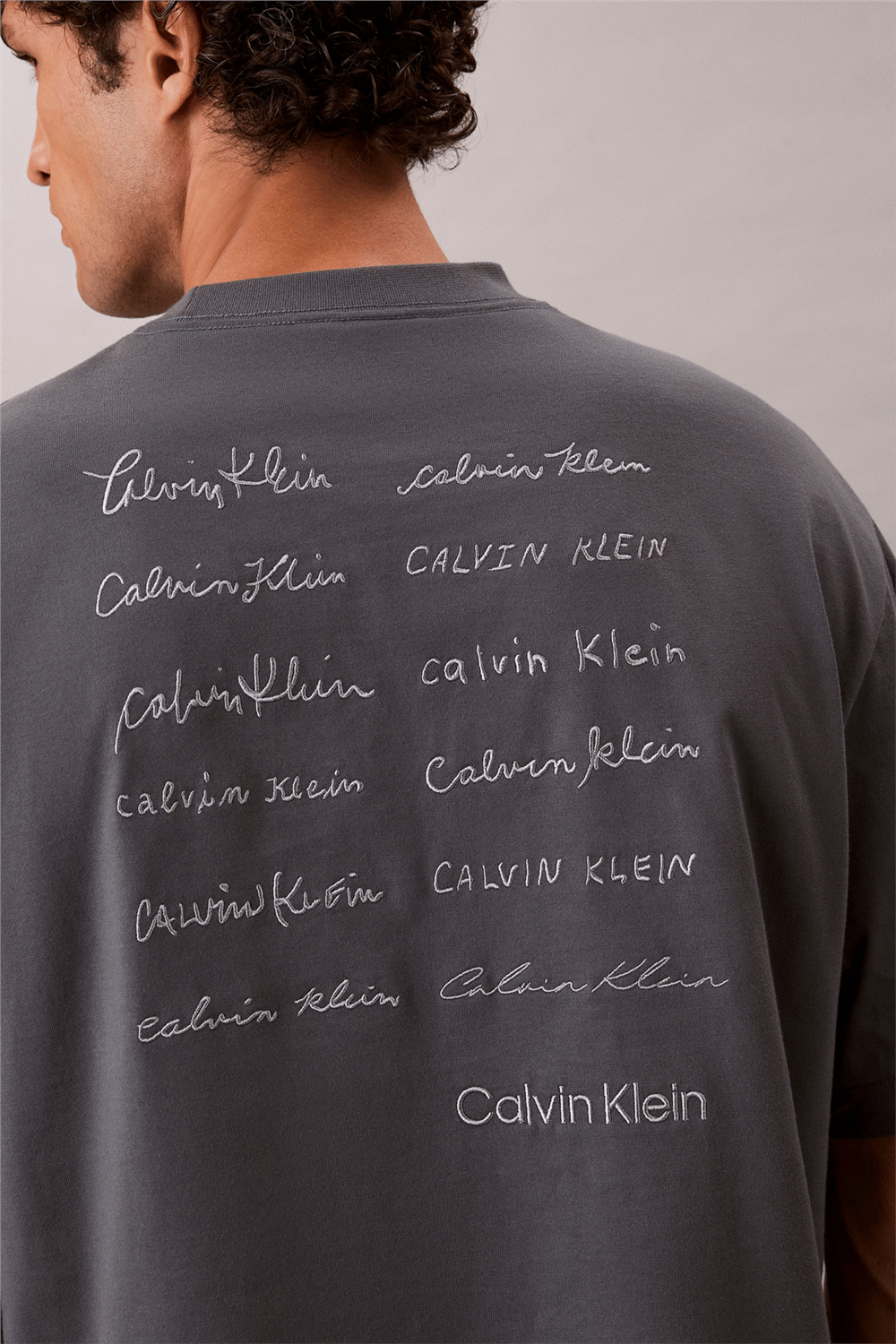 Calvin Klein 16S April Graphic Se Erkek Bisiklet Yaka T-Shirt Gri