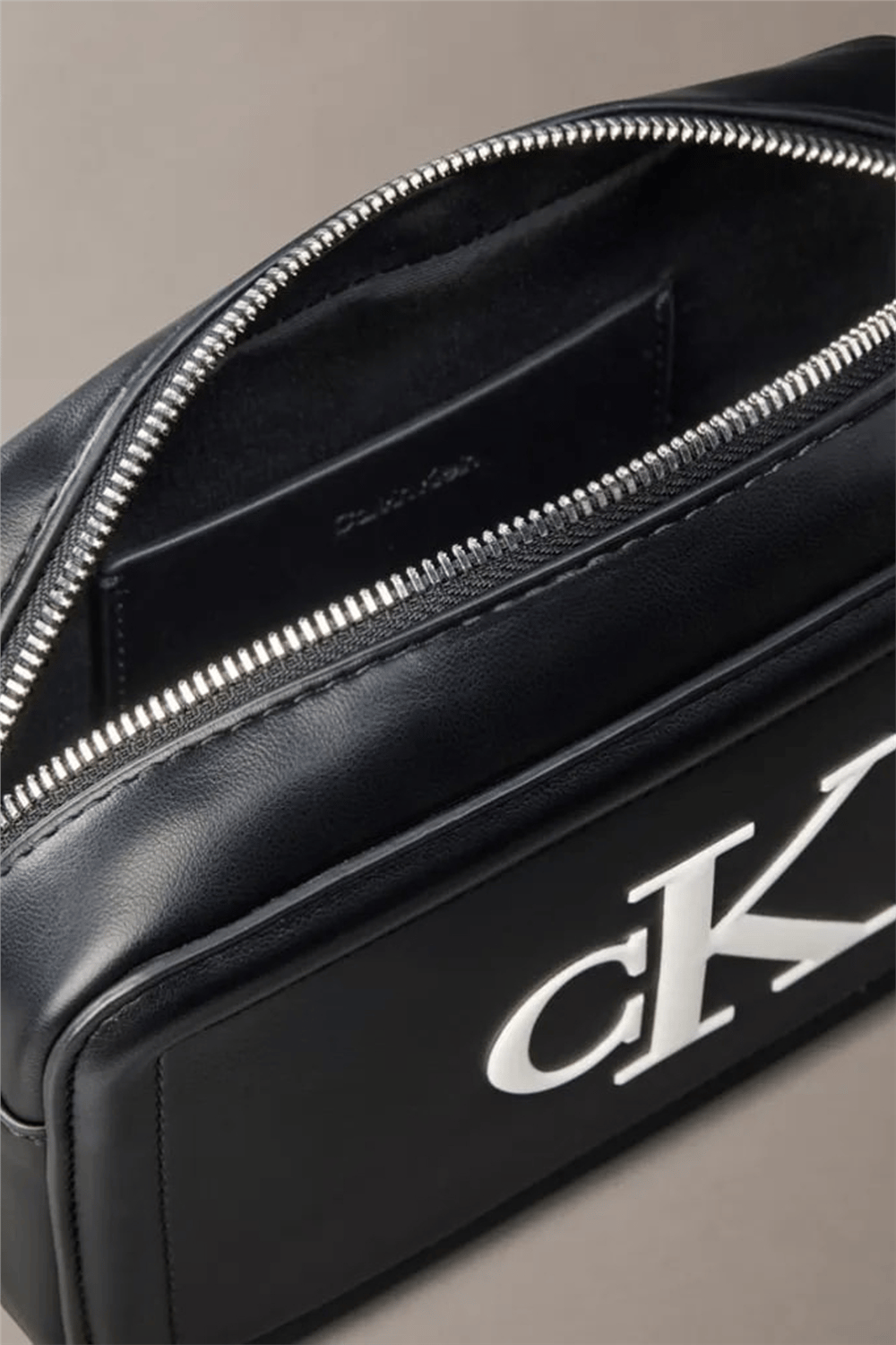 Calvin Klein Bold CK Camera Bag Kadın Mini Omuz Çantası Siyah