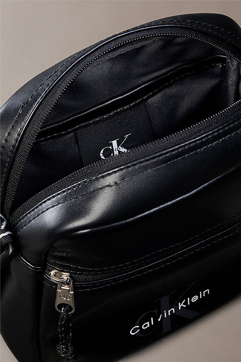 Calvin Klein Bold Logo Webbing Erkek Reporter Çanta Siyah