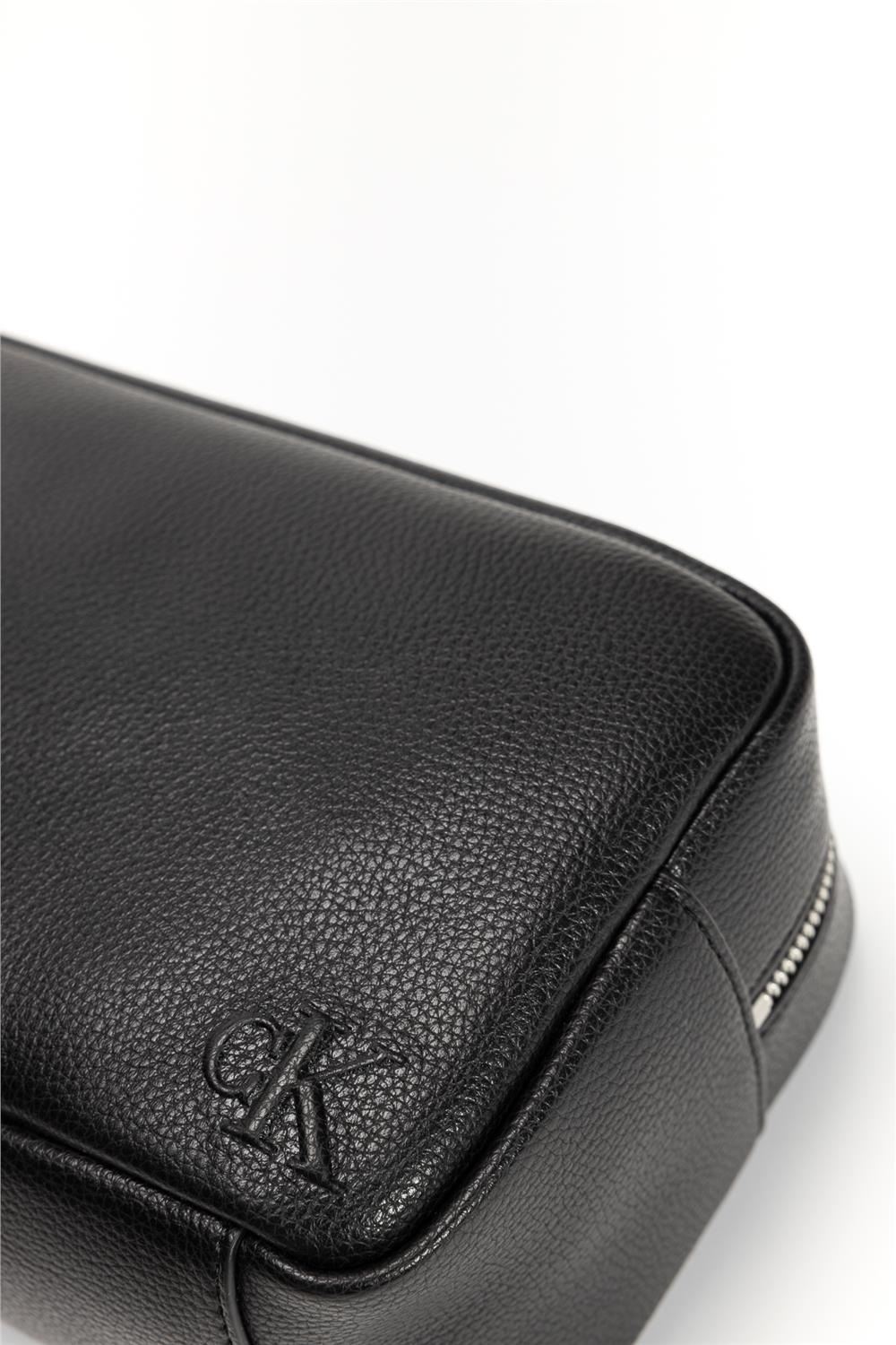 Calvin Klein Cargo Dopp Kit Erkek El Çantası