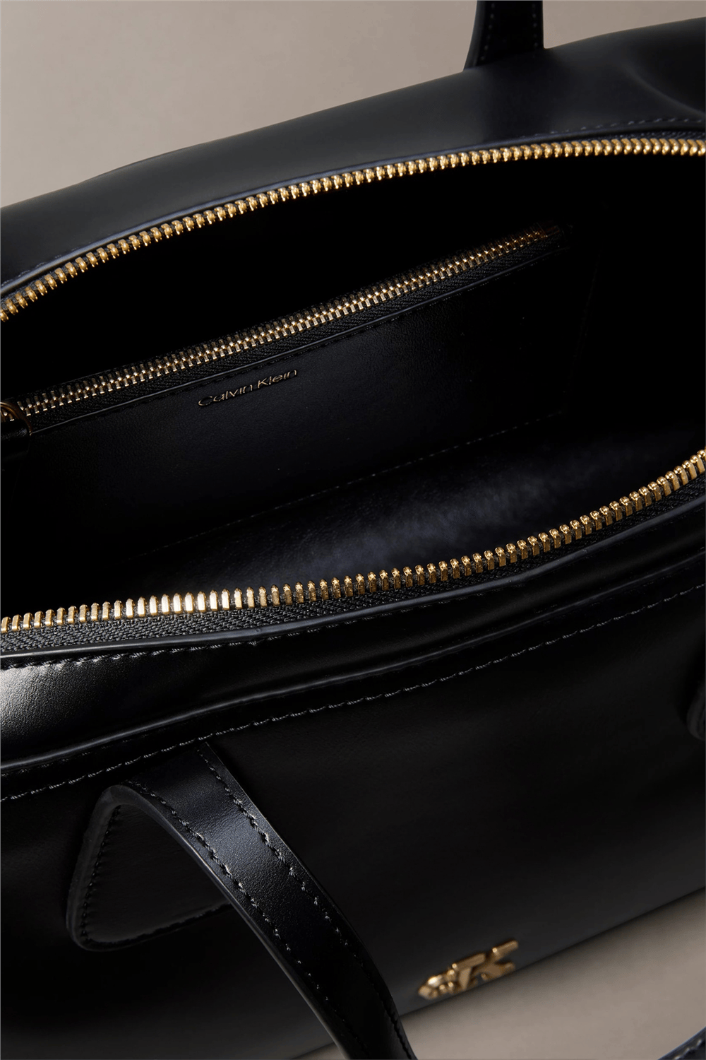 Calvin Klein Ck Medium Bowling Bag Kadın Mini Omuz Çantası Siyah