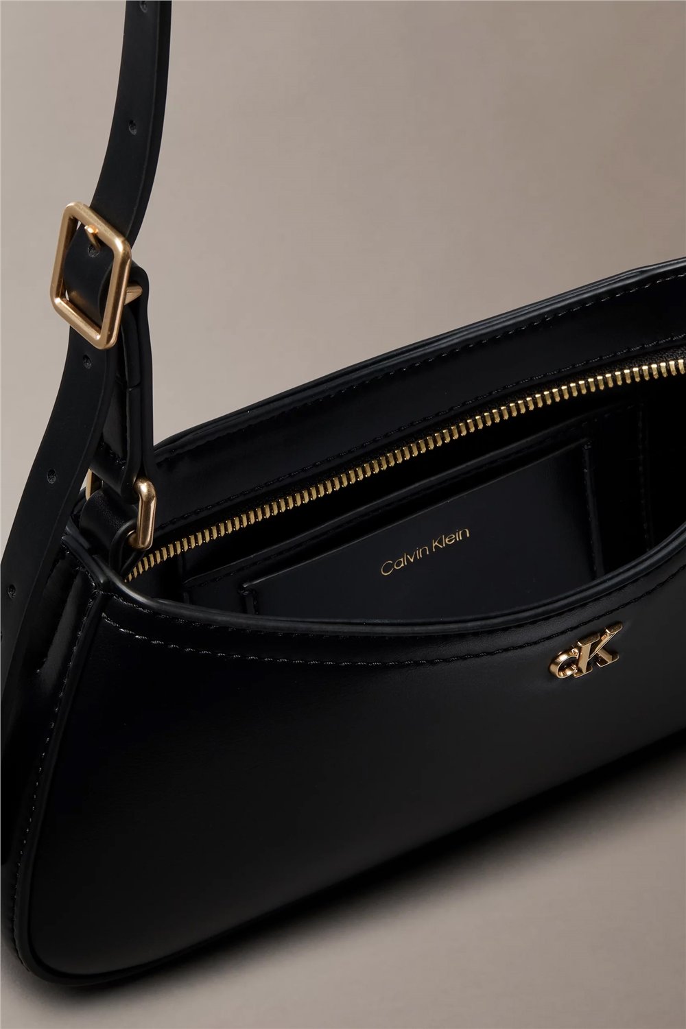 Calvin Klein Kadın CK Small Shoulder Bag Mini Omuz Çantası Siyah