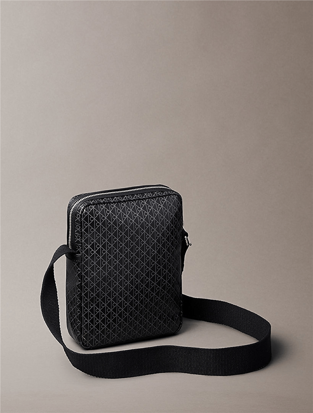 Calvin Klein Emblem Aop Coated Slim Erkek Reporter Çanta Siyah