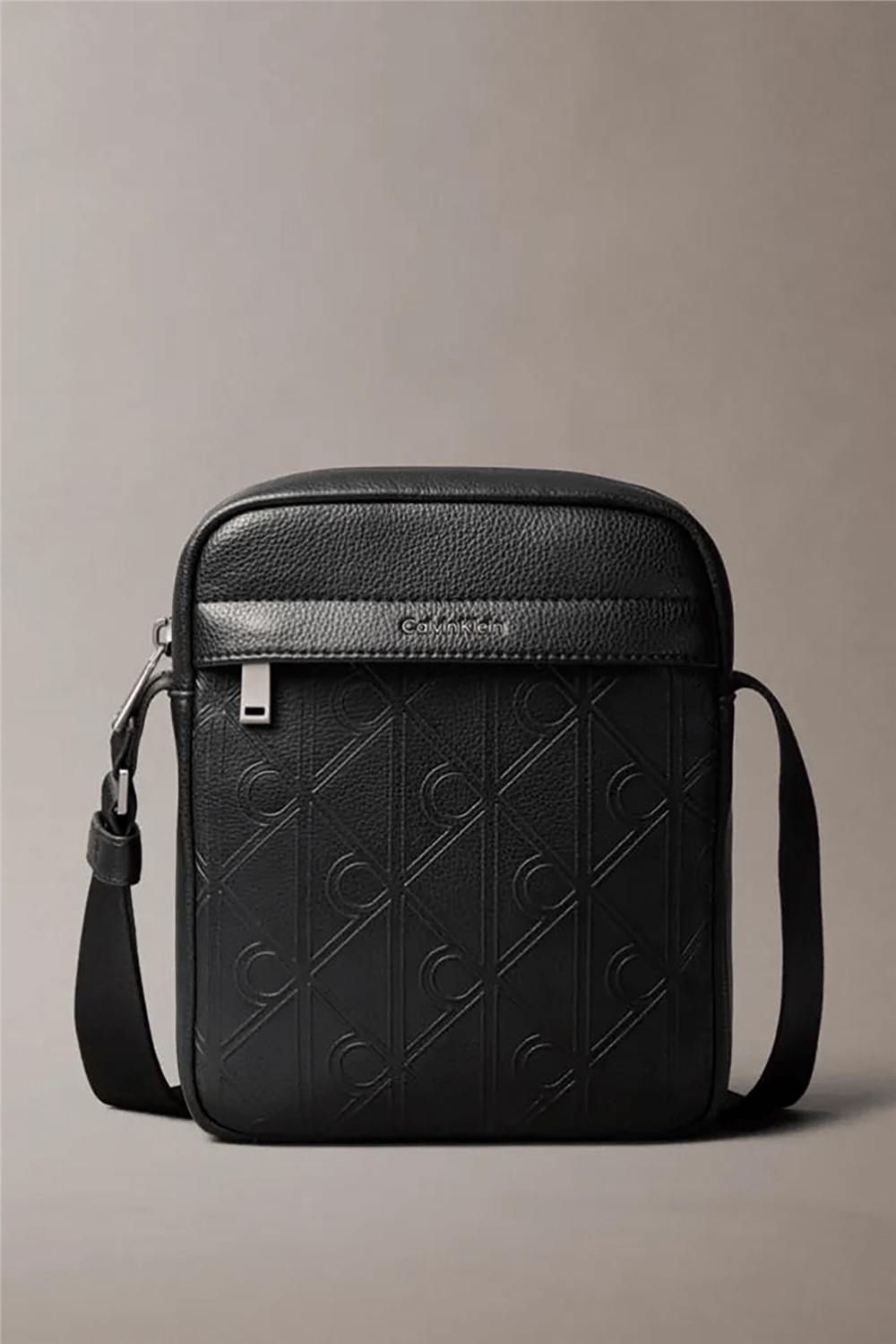 Calvin Klein Emblem Aop Deboss Erkek Reporter Çanta Siyah